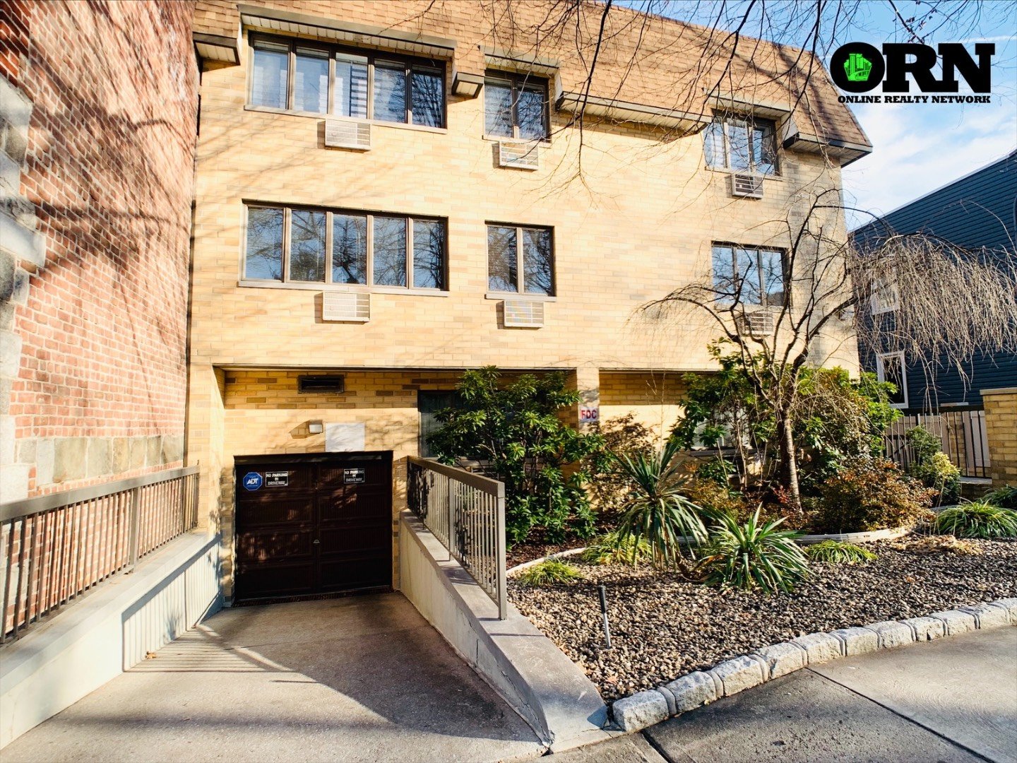 2 bed 2 bath Condo w/ Balcony, Parking, Shared Laundry, Yard